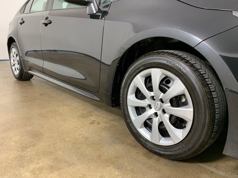 Used 2022 Toyota Corolla LE image 6