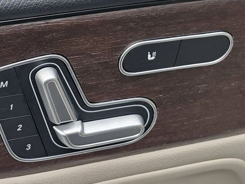 Used 2020 Mercedes-Benz GLB 250 w/ Premium Package image 20