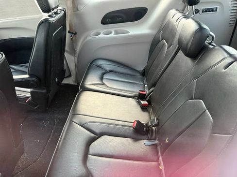 Used 2020 Chrysler Pacifica Limited FWD image 15