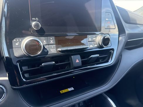 Used 2023 Toyota Highlander XSE image 23