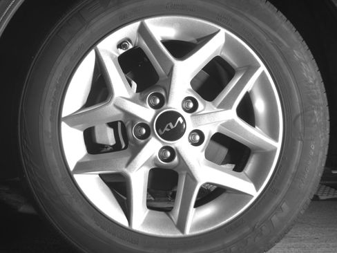 Used 2025 Kia Soul LX w/ LX Technology Package image 12