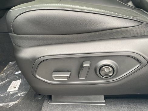 New 2025 Jeep Grand Cherokee L Altitude image 16