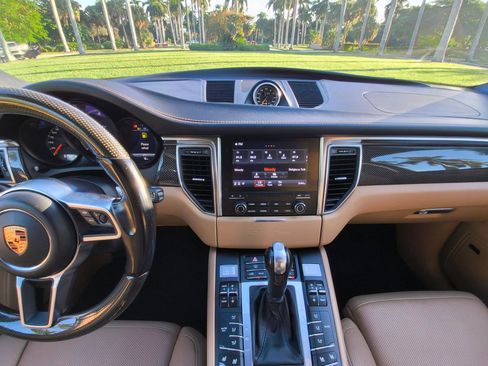 Used 2018 Porsche Macan Turbo image 15