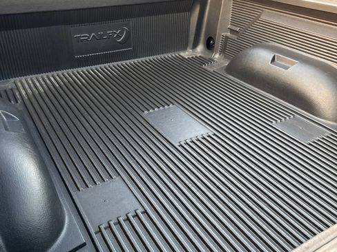 Used 2018 RAM 1500 Classic SLT RWD image 6
