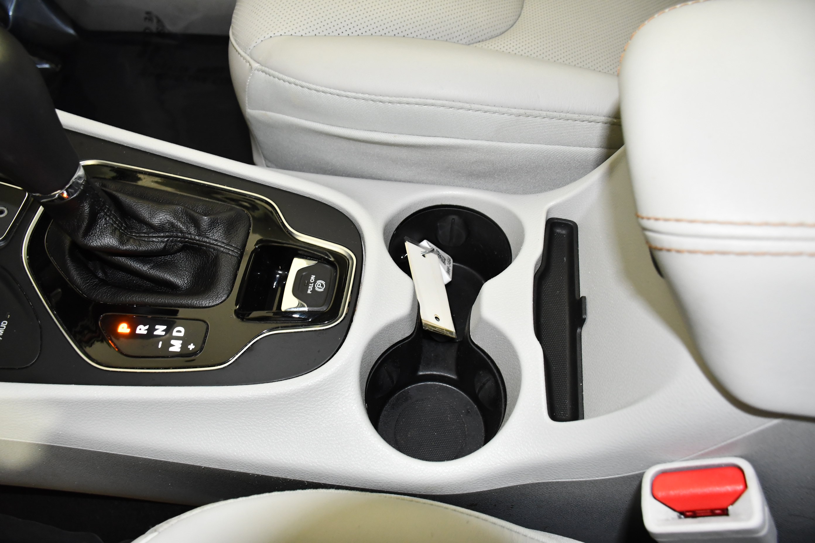 Used 2020 Jeep Cherokee Limited AWD/4WD image 31