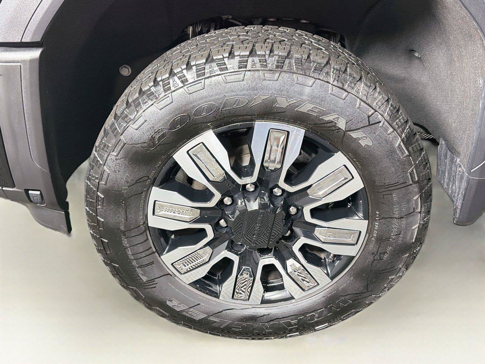 Used 2024 GMC Sierra 3500 Denali w/ Denali Reserve Package AWD/4WD image 34