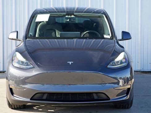 Used 2024 Tesla Model Y Performance image 49