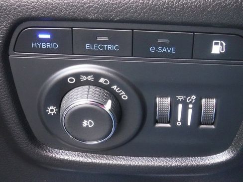 Used 2023 Jeep Grand Cherokee Trailhawk w/ Luxury Tech Group III image 20