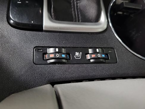 Used 2016 Toyota Highlander Limited w/ Driver Technology Package FWD image 18