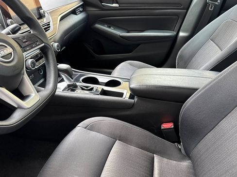 Used 2024 Nissan Altima 2.5 SV FWD image 10