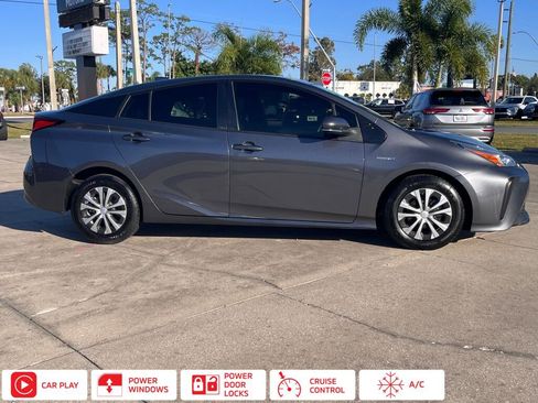 Used 2022 Toyota Prius L Eco image 2