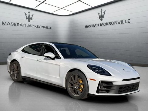 Used 2024 Porsche Panamera image 12