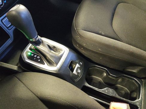 Used 2020 Jeep Renegade Altitude FWD image 26