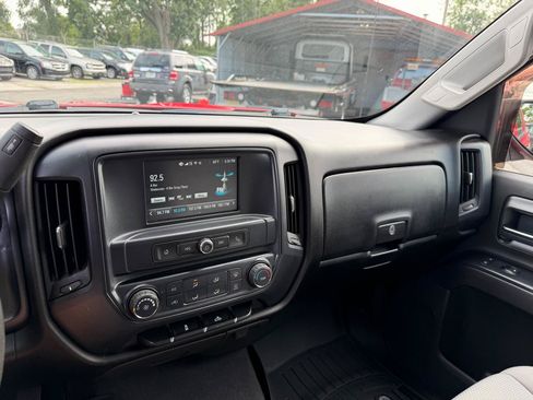 Used 2018 Chevrolet Silverado 1500 Custom w/ Custom Value Package AWD/4WD image 13