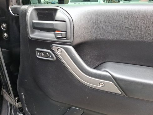 Used 2012 Jeep Wrangler Unlimited Sport image 10