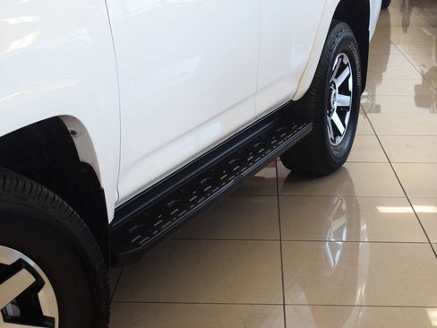 Used 2018 Toyota 4Runner TRD Off-Road Premium AWD/4WD image 10
