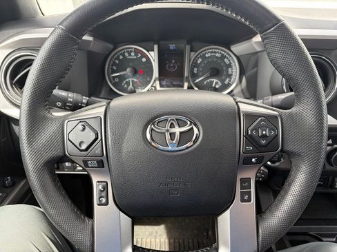Used 2022 Toyota Tacoma Limited AWD/4WD image 32