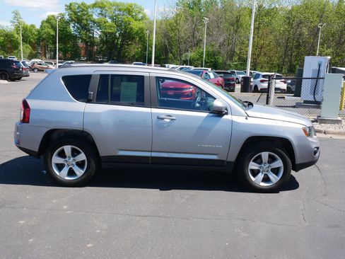 Used 2016 Jeep Compass Latitude w/ All Weather Capability Group AWD/4WD image 3