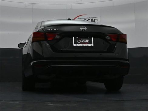 Used 2025 Nissan Altima 2.5 SV image 31