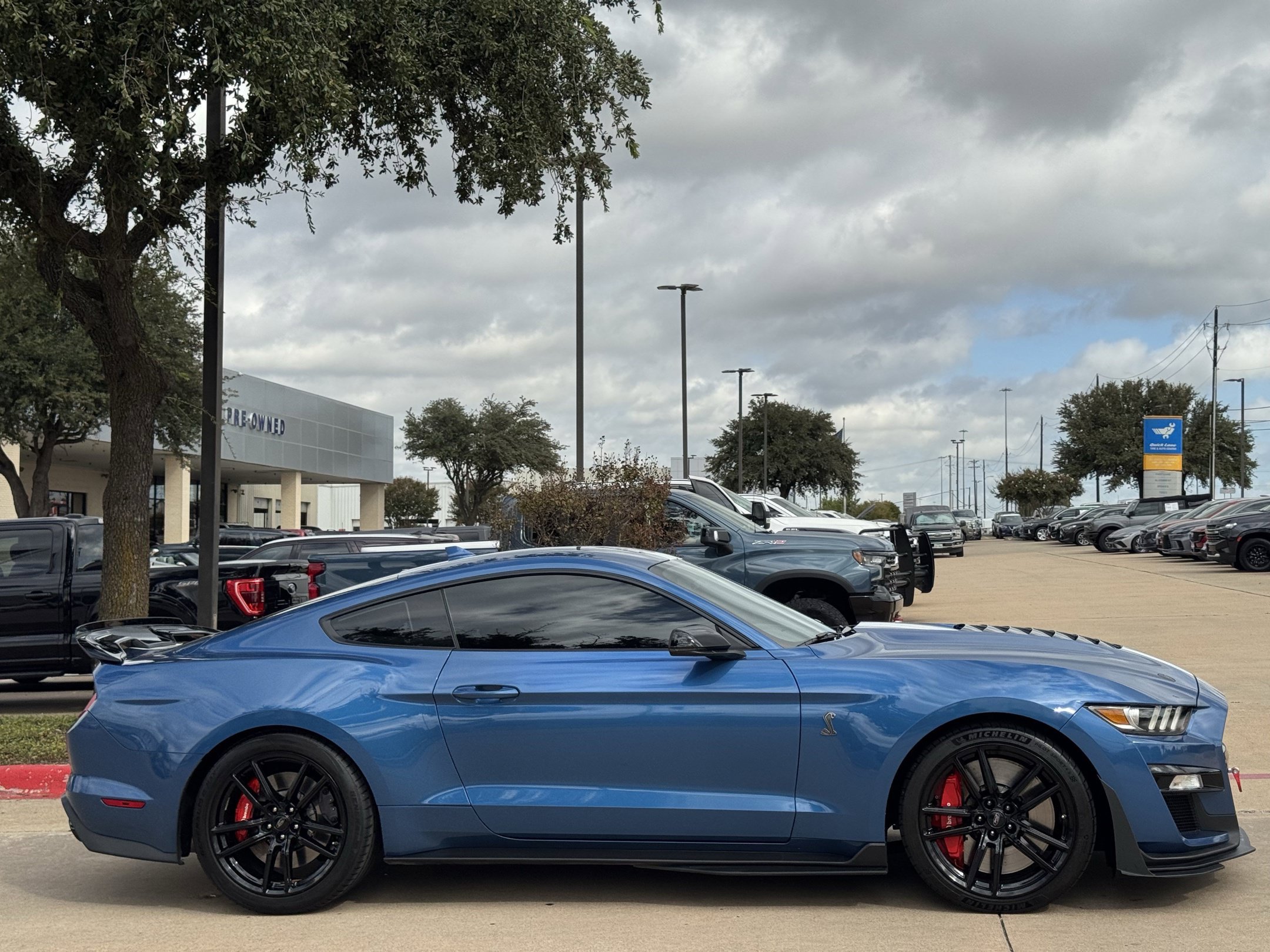 Used 2020 Ford Mustang Shelby GT500 w/ Technology Package RWD image 3