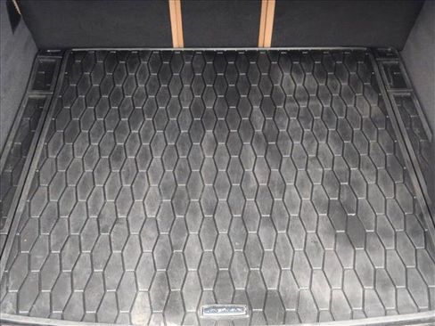 Used 2022 Jaguar F-PACE S image 6