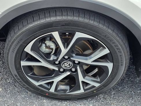 Used 2021 Toyota C-HR XLE FWD image 29