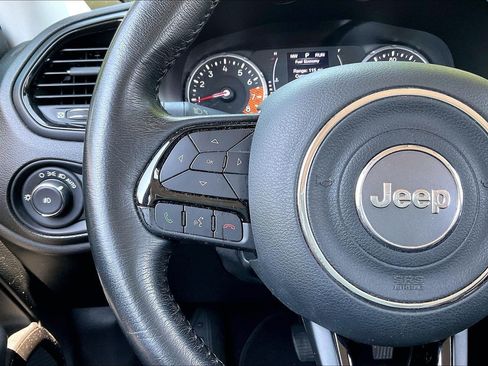 Used 2020 Jeep Renegade Altitude FWD image 16