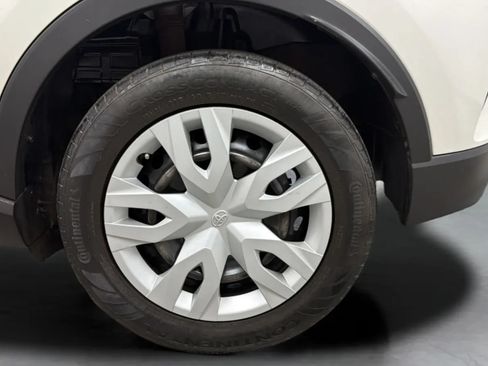 Used 2021 Toyota C-HR LE FWD image 28