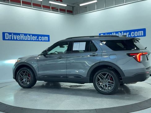 Used 2025 Ford Explorer ST-Line w/ ST-Line Street Pack AWD/4WD image 8