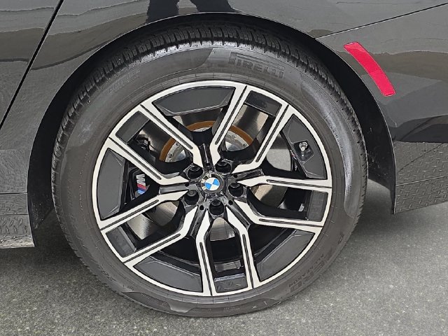Certified 2025 BMW 760i xDrive AWD/4WD image 30