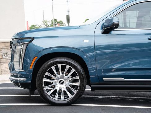 Used 2025 Cadillac Escalade Premium Luxury Platinum AWD/4WD image 21