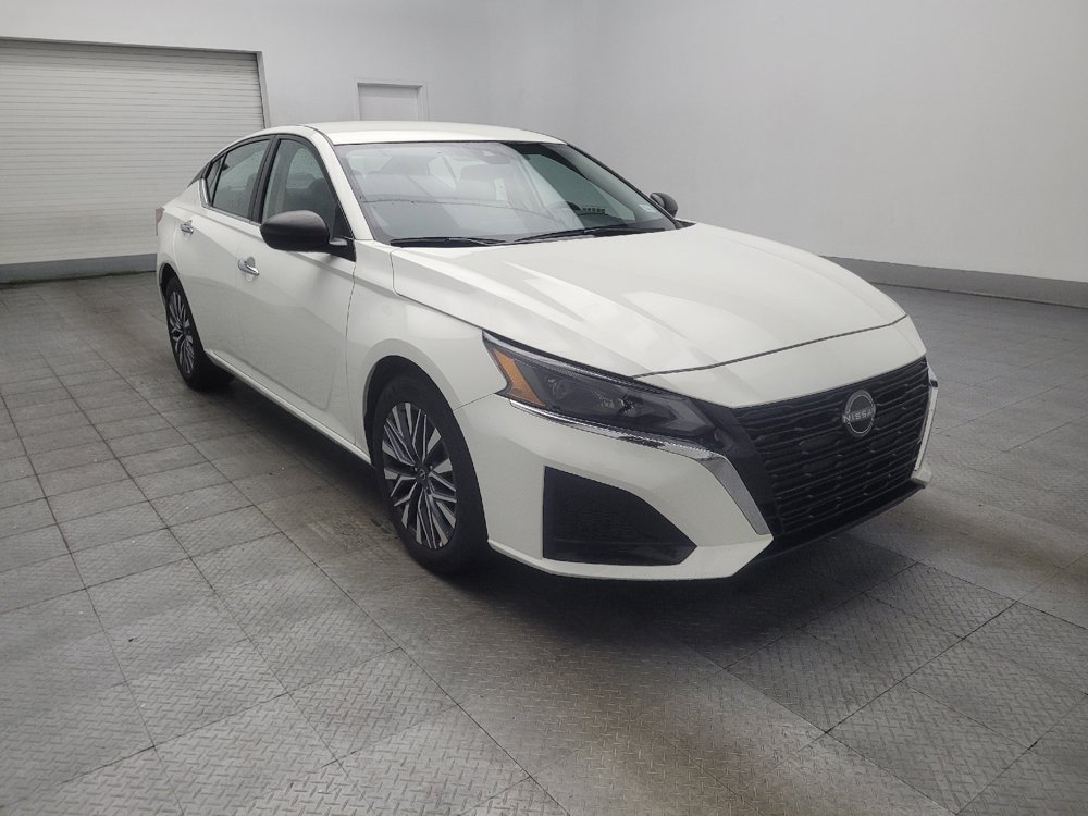 Used 2025 Nissan Altima 2.5 SV FWD image 13