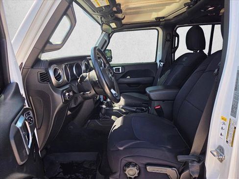 Used 2018 Jeep Wrangler Unlimited Sahara w/ LED Lighting Group AWD/4WD image 10