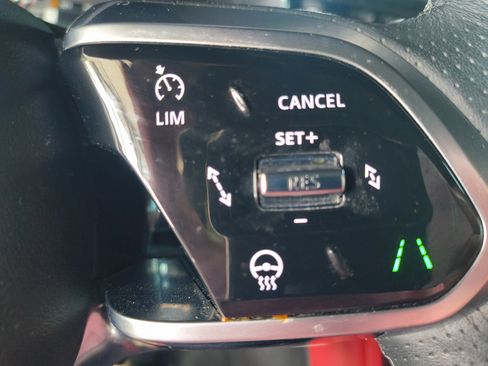 Used 2023 Jaguar F-PACE R-Dynamic S image 18