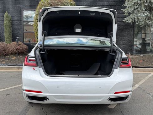 Used 2022 BMW 750i xDrive w/ Luxury Rear Seating Package image 17