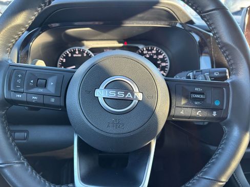 Used 2025 Nissan Pathfinder SV image 30