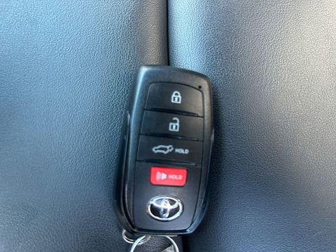 Used 2024 Toyota Venza AWD/4WD image 31