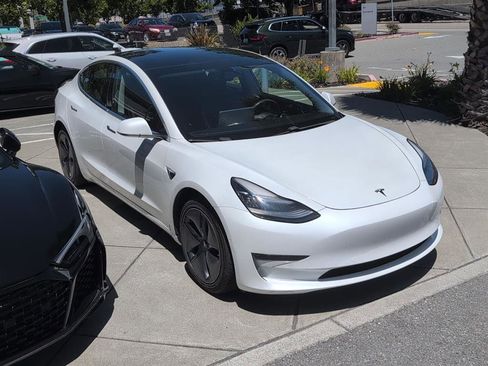 Used 2020 Tesla Model 3 Standard Range Plus RWD image 4