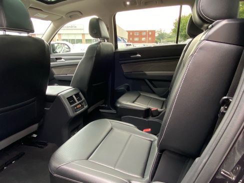 Used 2022 Volkswagen Atlas SEL R-Line AWD/4WD image 19
