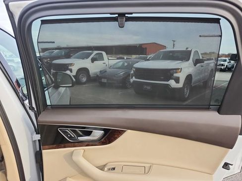 Used 2017 Audi Q7 3.0T Premium Plus w/ Premium Plus Package image 34