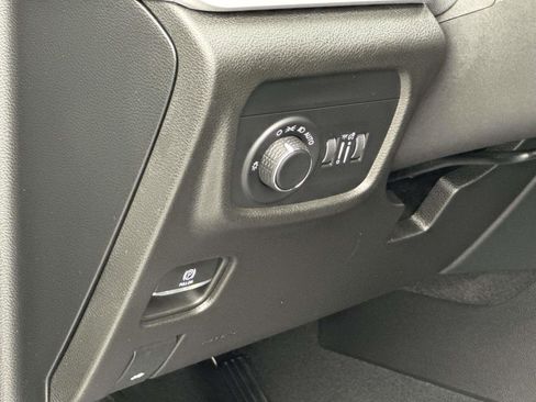 Used 2023 Jeep Grand Cherokee L Laredo image 11