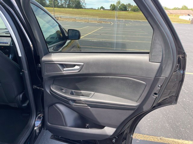 Used 2020 Ford Edge SE FWD image 49