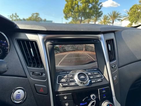 Used 2013 Hyundai Sonata SE w/ Navigation & Sunroof Pkg FWD image 12