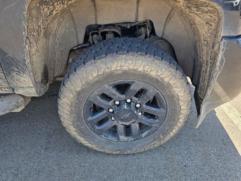 Used 2018 Chevrolet Silverado 2500 LT w/ Midnight Edition AWD/4WD image 2