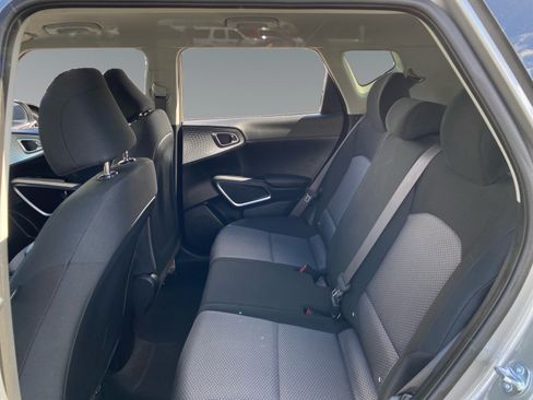 Used 2025 Kia Soul LX FWD image 13