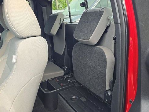 Used 2017 Toyota Tacoma SR5 RWD image 3