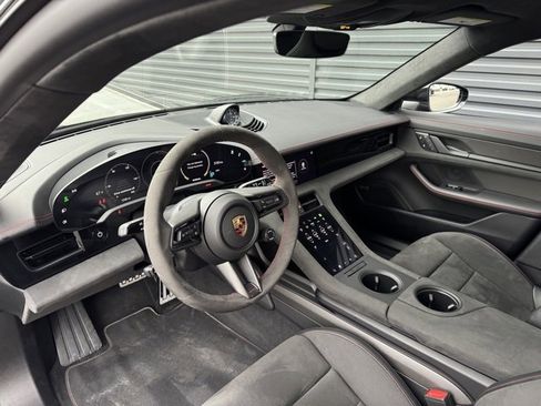 Used 2024 Porsche Taycan GTS image 4