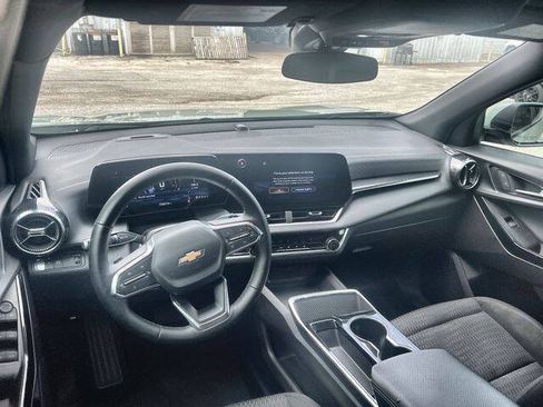 Used 2025 Chevrolet Equinox LT FWD image 10