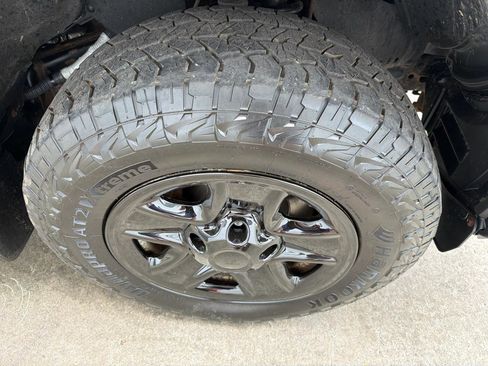 Used 2017 Toyota Tundra SR AWD/4WD image 16