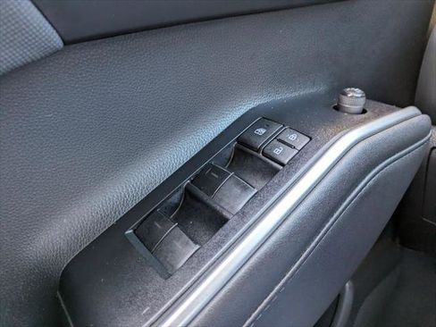 Certified 2020 Toyota Highlander L image 24